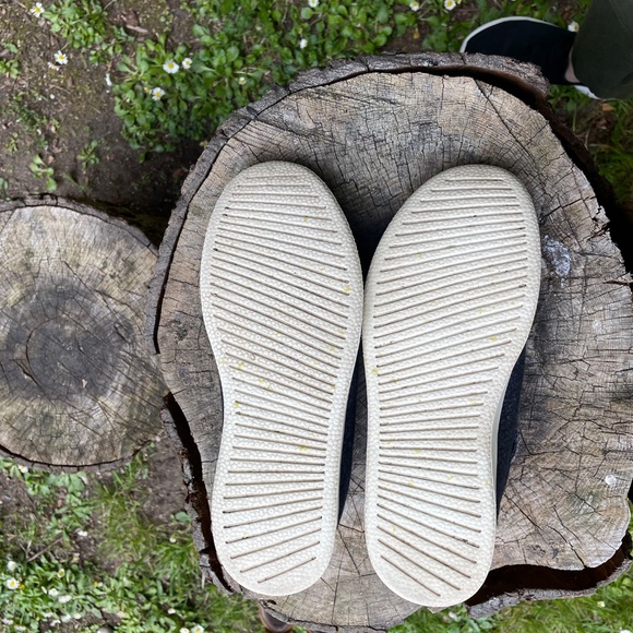 Two Pairs AllBirds Wool Pipers Size 8: One Black and one Brown - Picture 5 of 13